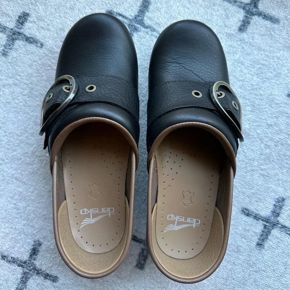 Dansko Pearson Tumbled Black Clogs with Buckle - Picture 2 of 7